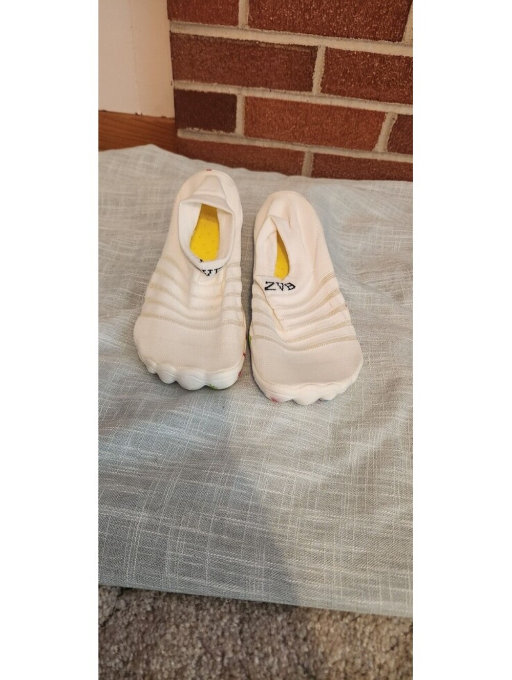 White Five Finger Minimalist Shoes with Multicolor Sole Pattern